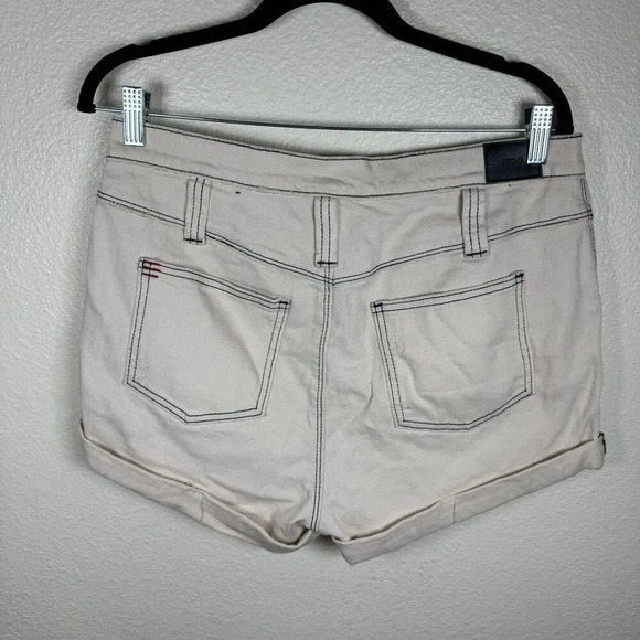Urban Outfitters BDG High Rise Rolled Cuffed Hem Cream Shorts 3" inseam Size 28 - Picture 6 of 11
